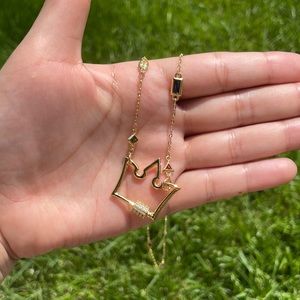 Crown necklace